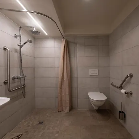 Hotel Du Domaine Saint Loup 3*